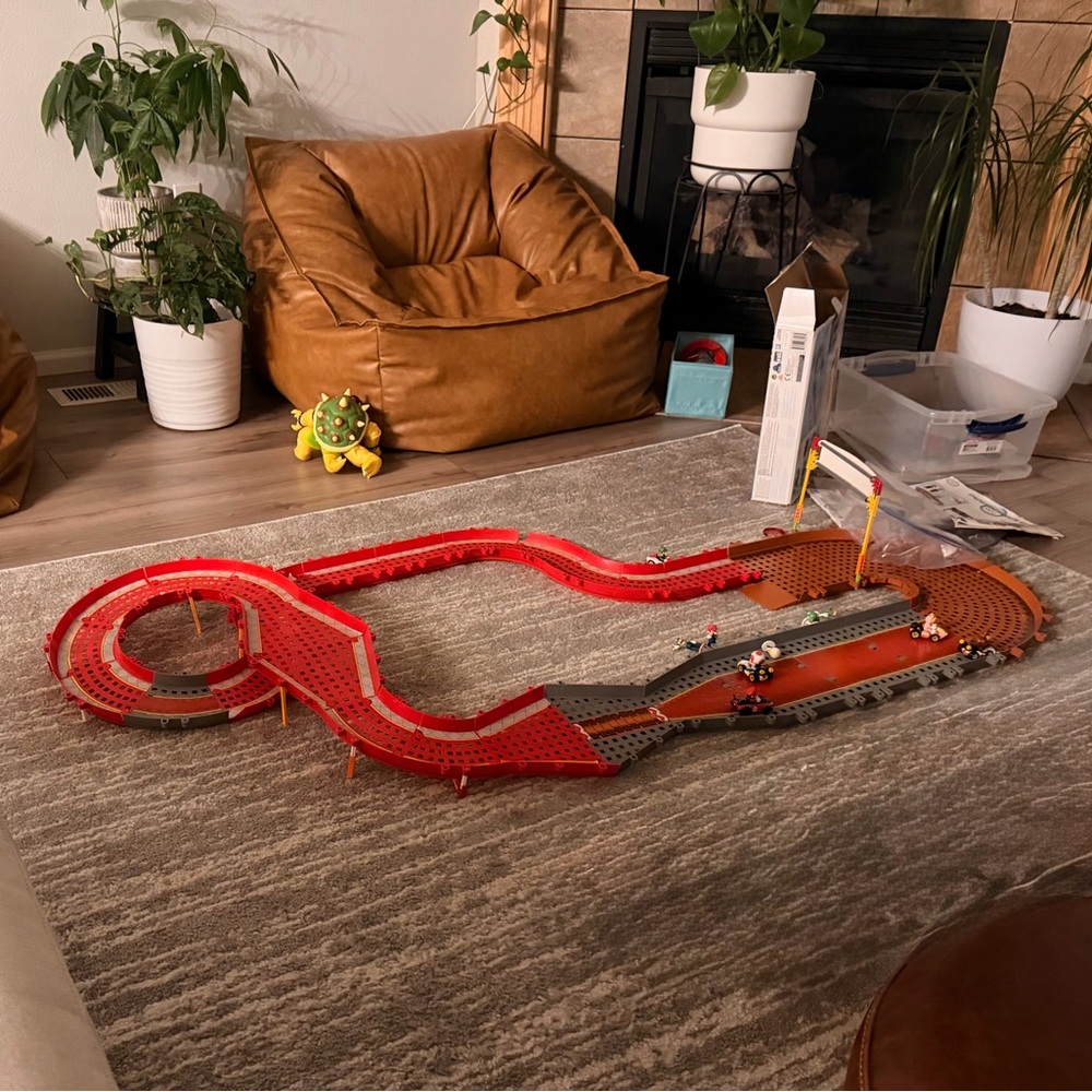 Super Mario K’nex racetrack